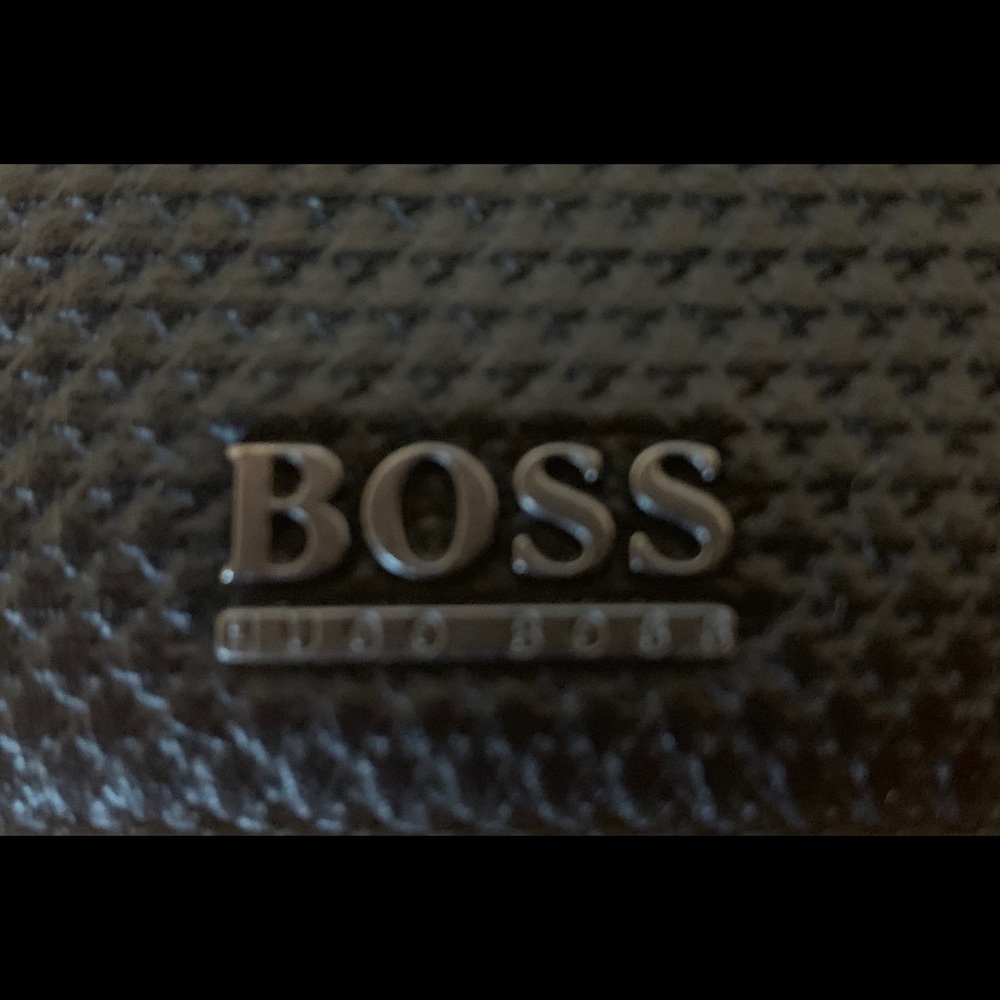 Hugo Boss Card Wallet...Very Unique Design. - Picture 2 of 5